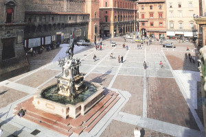 Urban park of Piazza Maggiore, new Piazza Nettuno, former Sala Borsa mediatheque